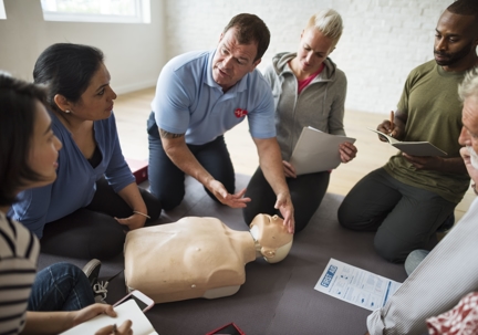 Man training CPR to students